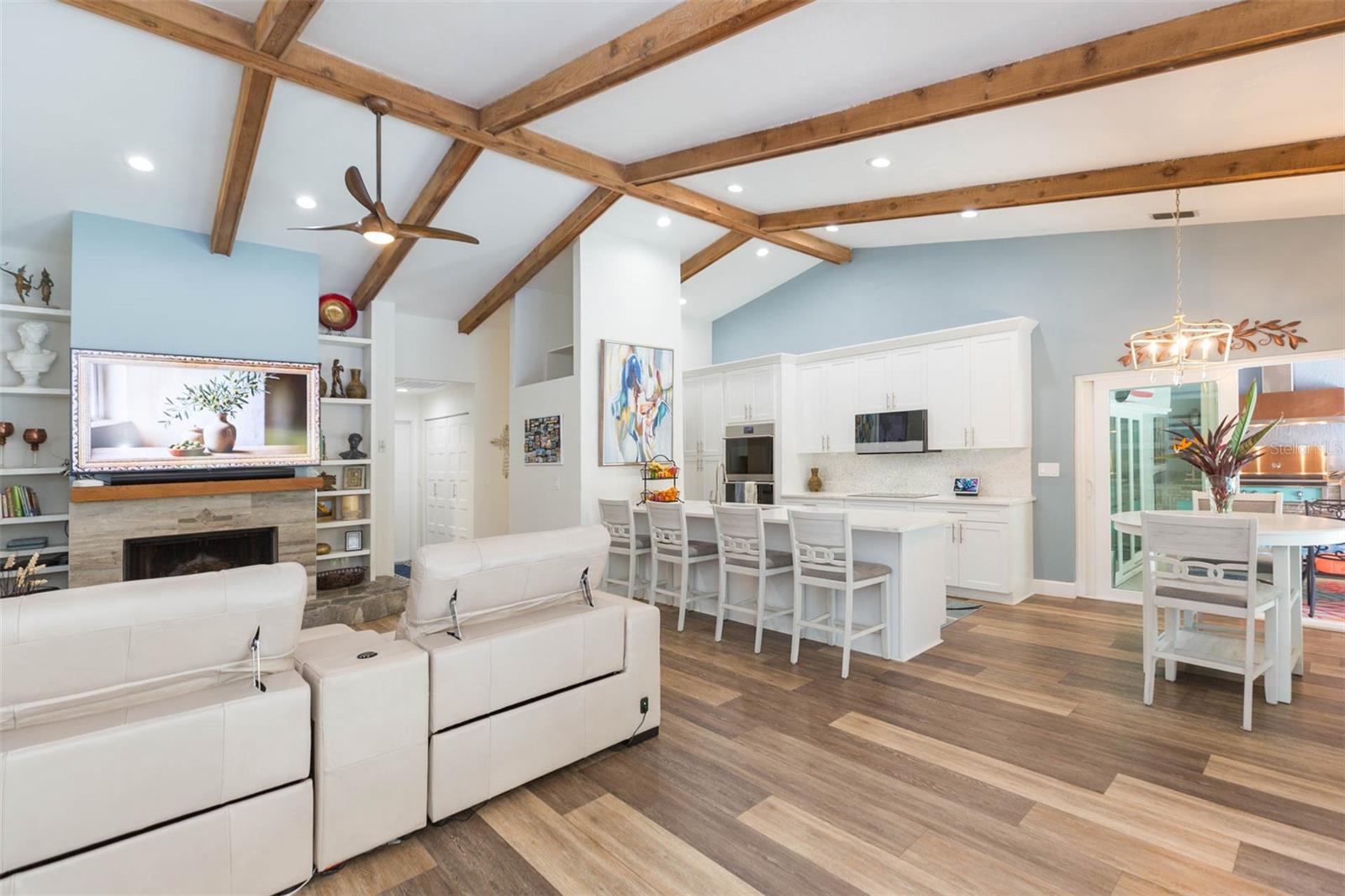 Family Room - Kitchen