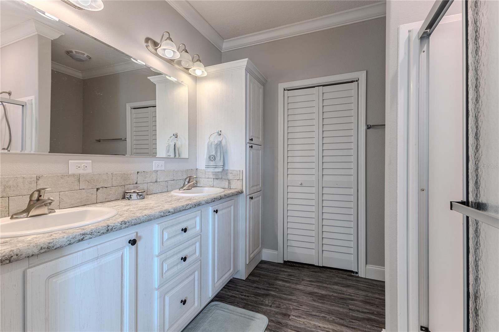 Bathroom - Dual Sinks & Built in Linen