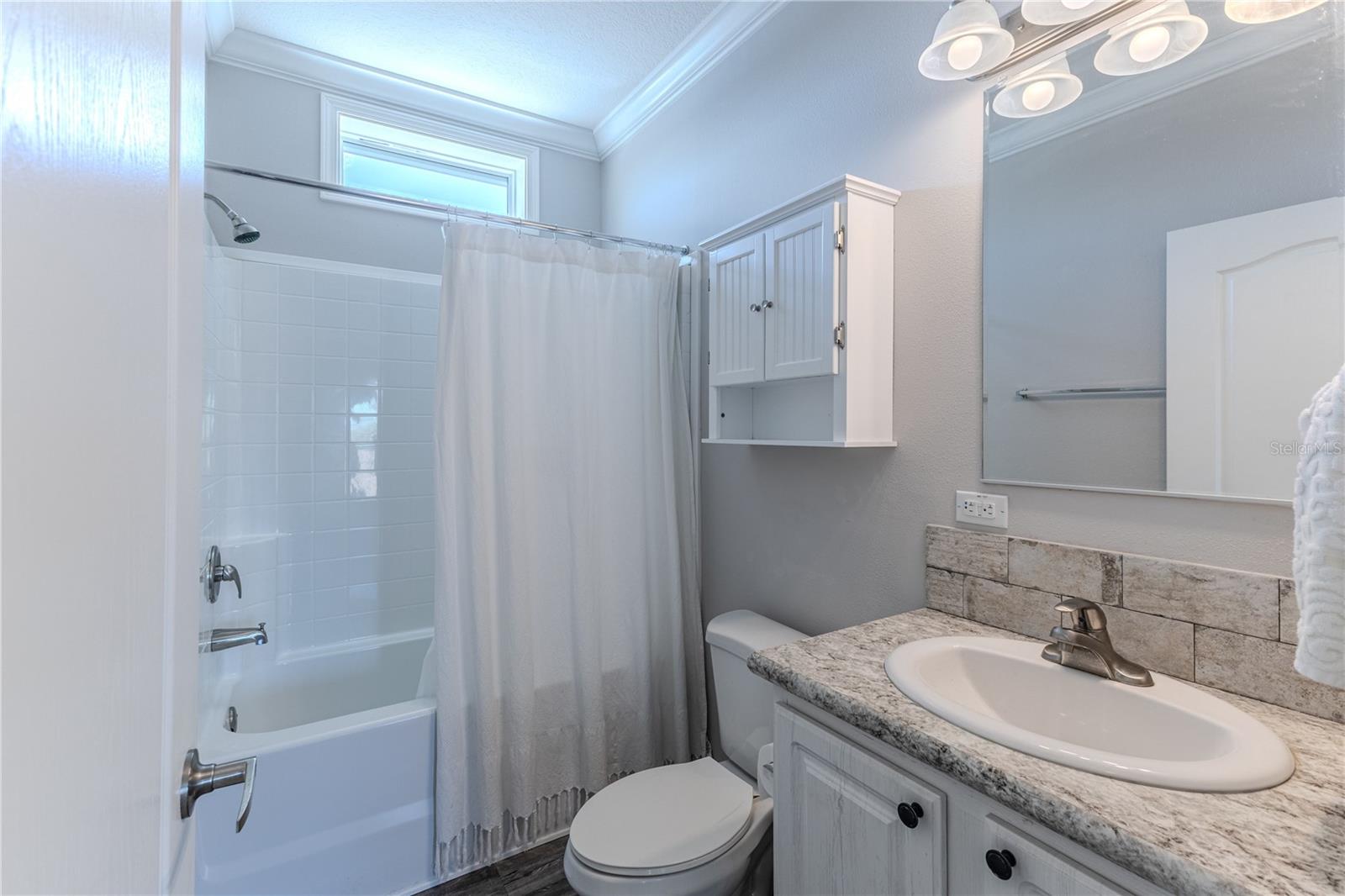 Guest Bathroom with Tub/Shower Combo
