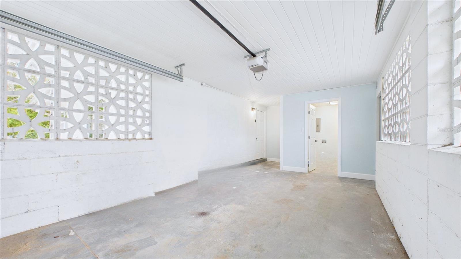 1 Car Garage/ Heated & AC Laundry Room