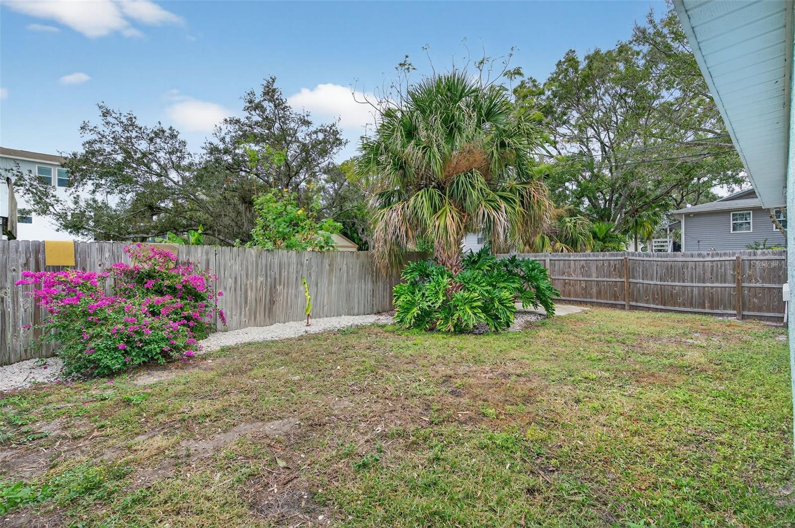 Some nice landscaping in the backyard.