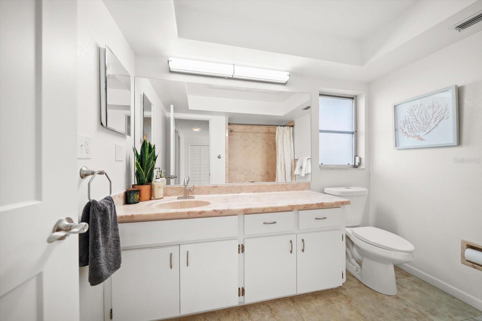 General bathroom with tub