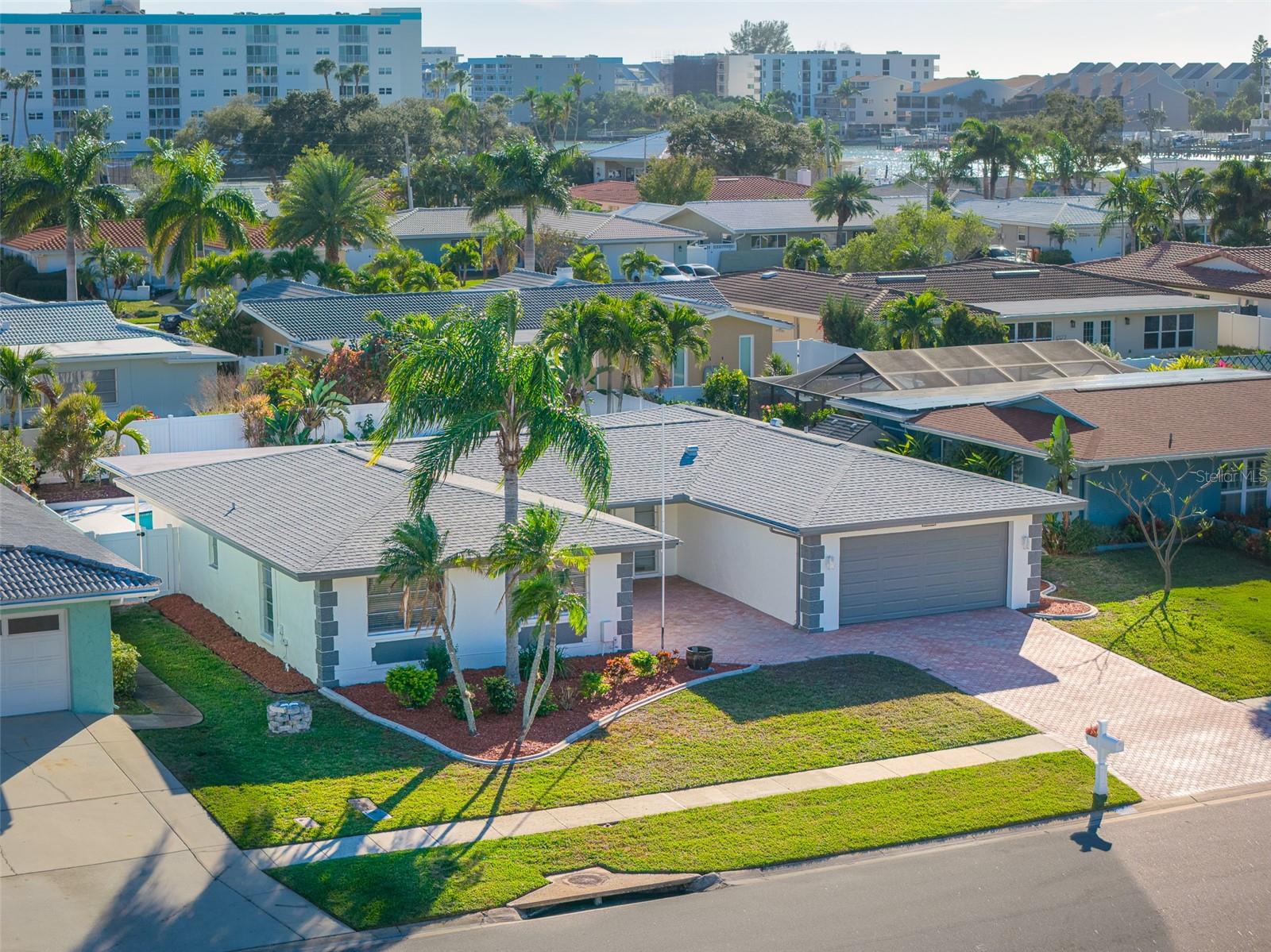 Imperial point subdivision is very popular for its beautifully cared for homes and abundant amenities!