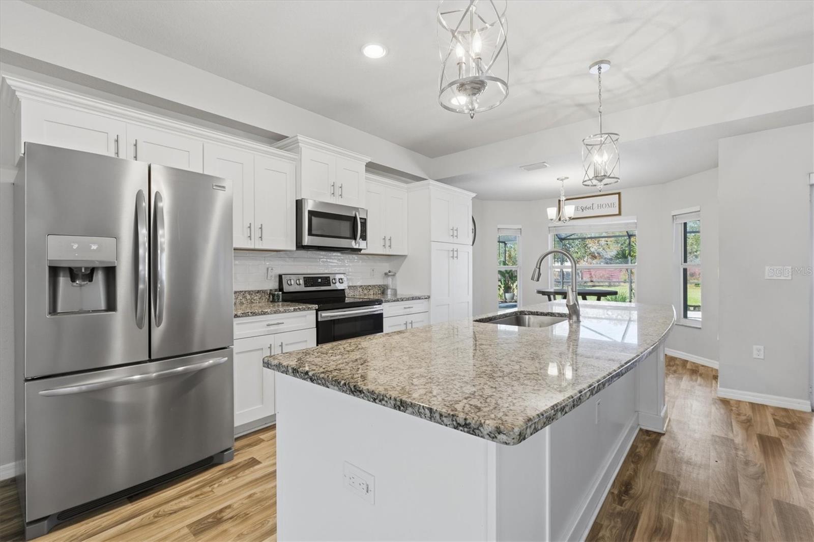 Breakfast Bar / Island