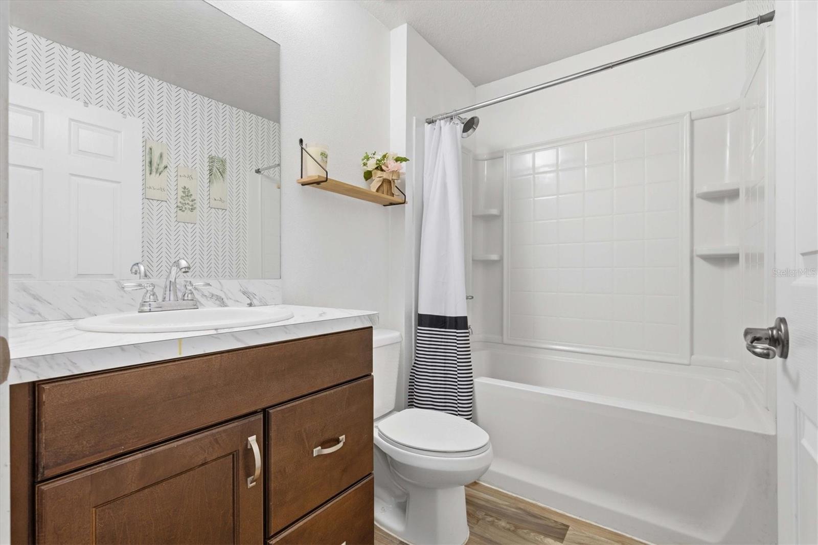 Guest Bathroom: Tub/Shower Combo