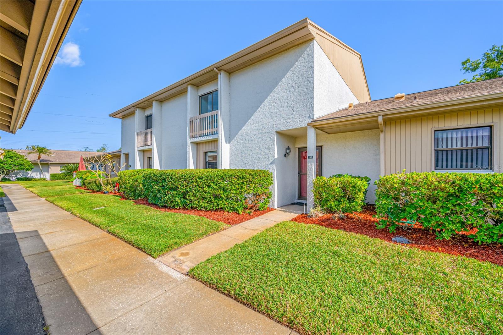 140 MICHAELS CIR OLDSMAR, FL 34677 - Looking South