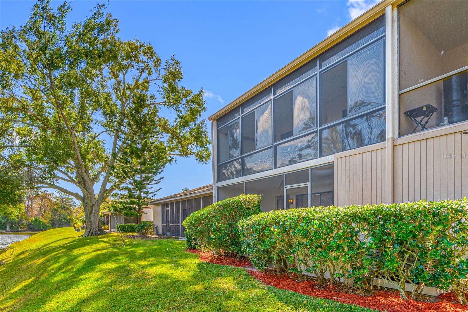 140 MICHAELS CIR OLDSMAR, FL 34677 - Looking South