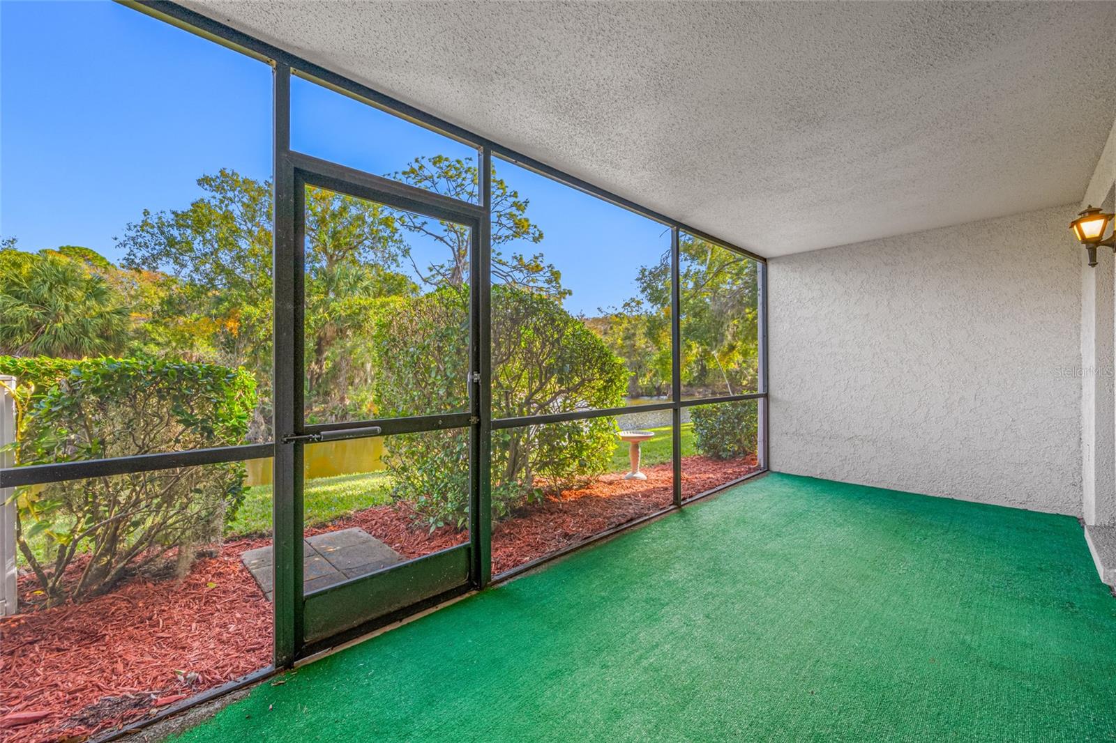 140 MICHAELS CIR OLDSMAR, FL 34677 - Lanai