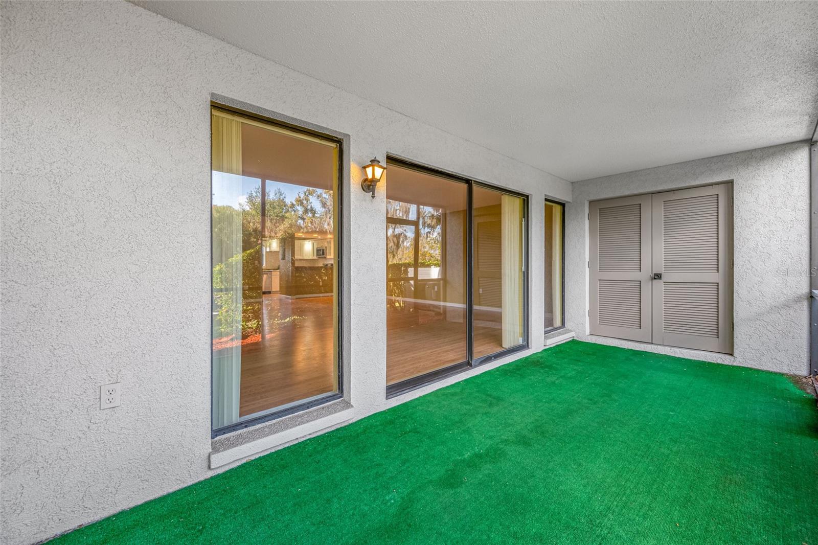 140 MICHAELS CIR OLDSMAR, FL 34677 - Lanai