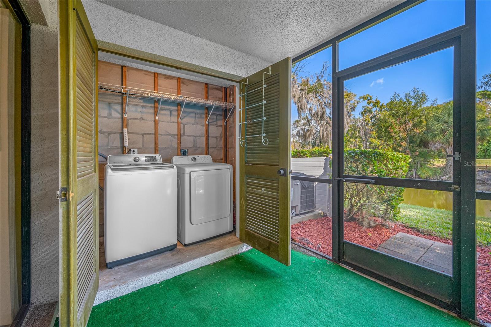 140 MICHAELS CIR OLDSMAR, FL 34677 - Lanai