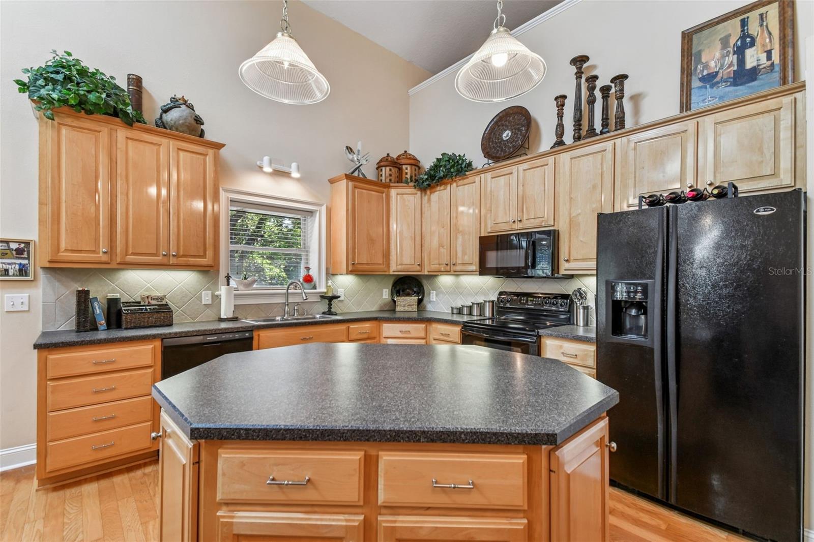 Large center kitchen island