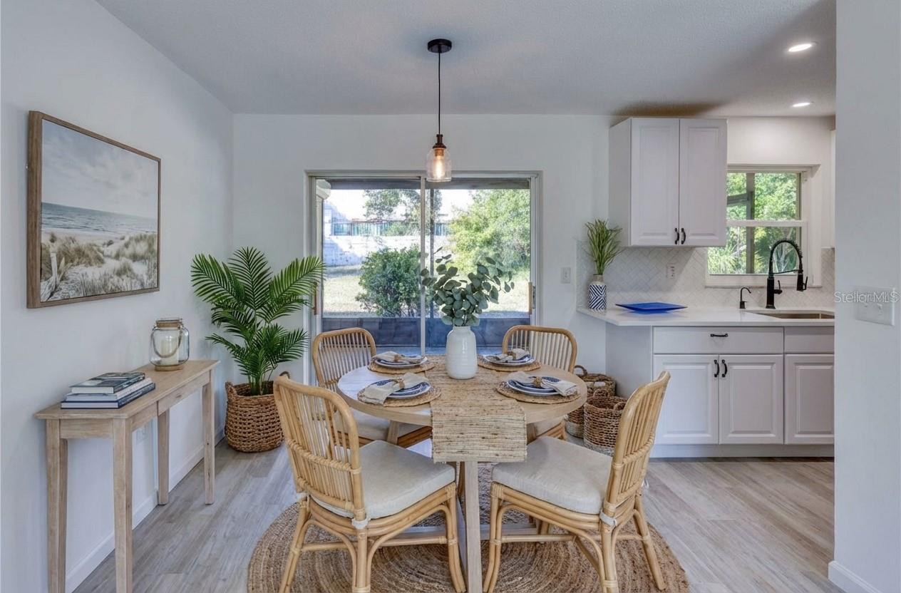 Double Slider Opens to Screened in Lanai (Virtual Stage)