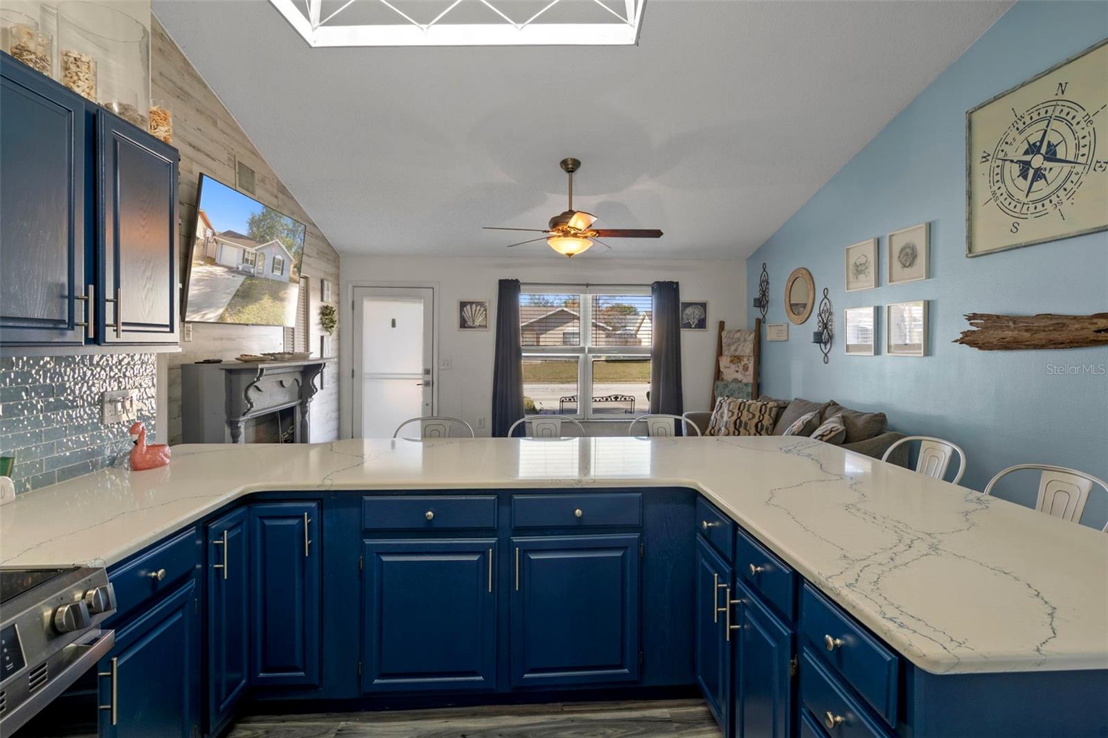 Open kitchen to Living room