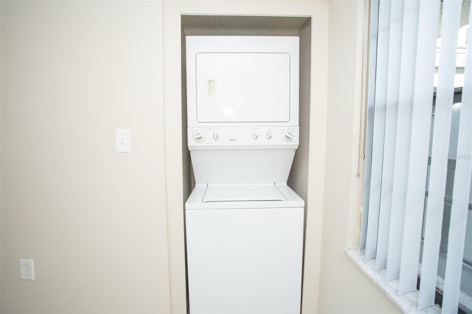 Laundry Closet w/Washer & Dryer!