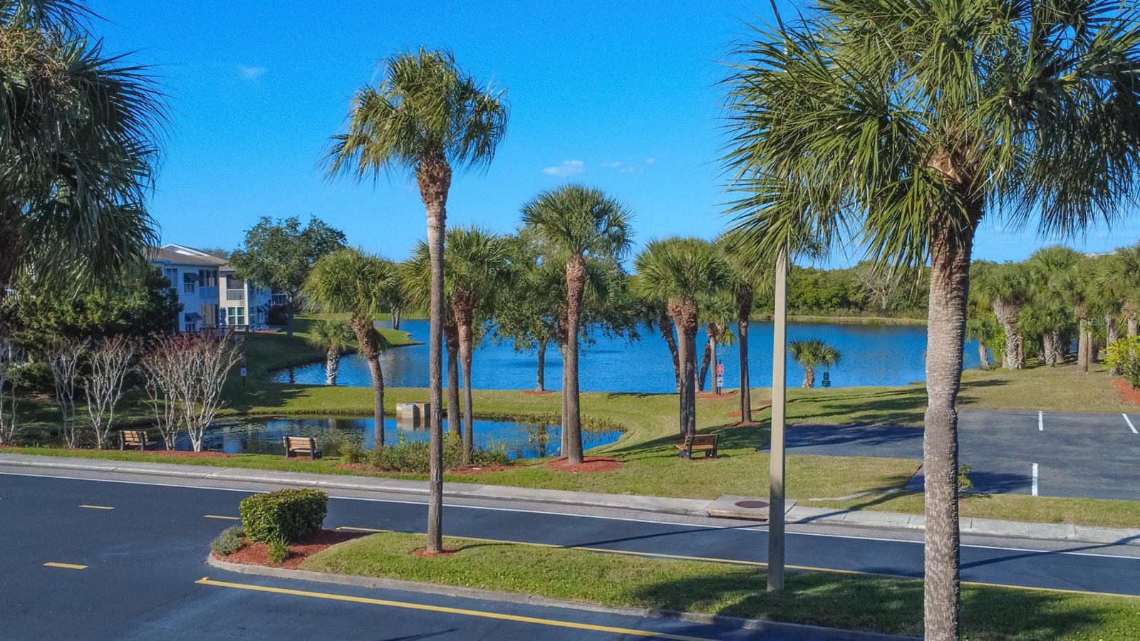 Hall/Guest Bath - Tub w/Shower!