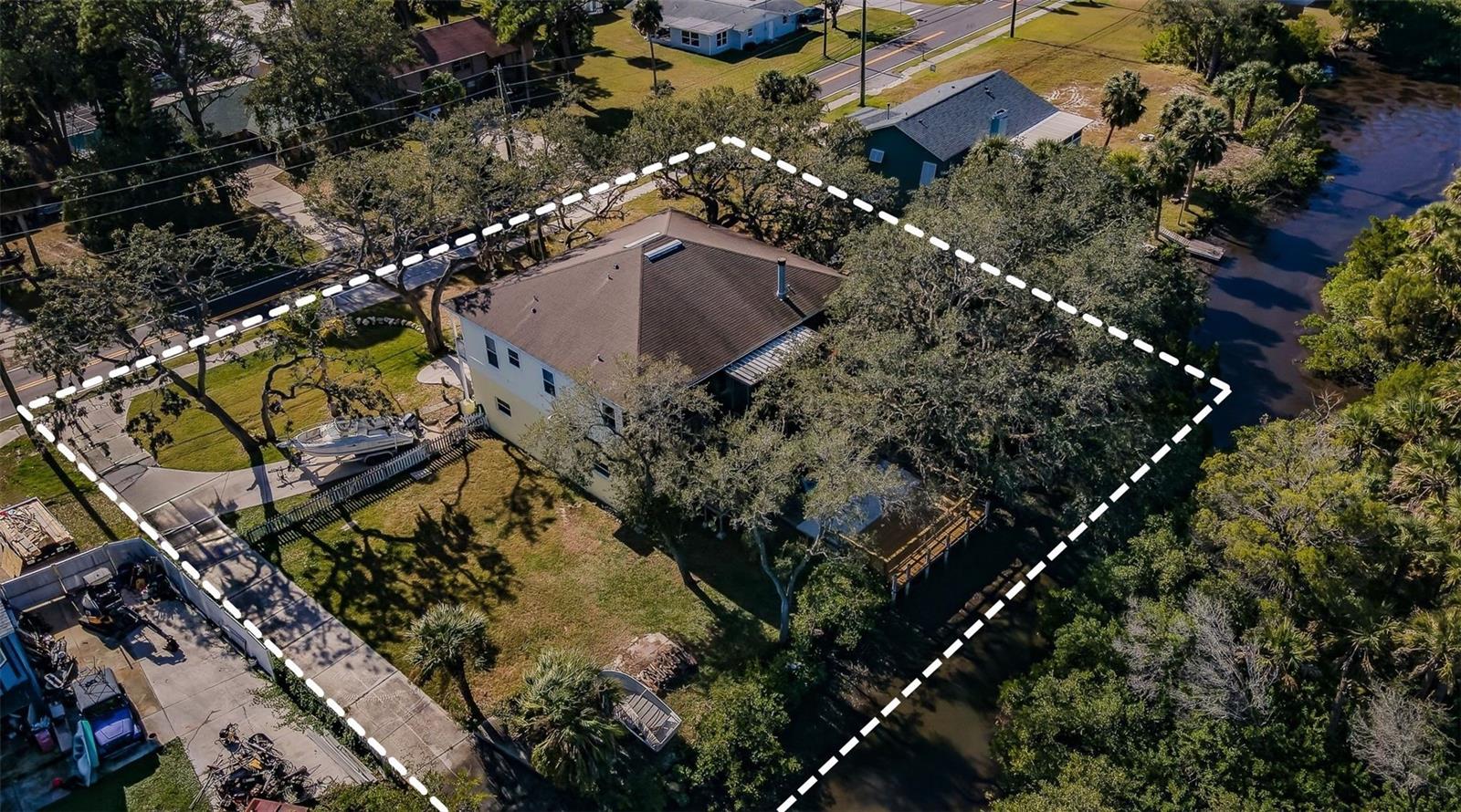 Half acre with Private Boat Ramp.(Small Crafts)