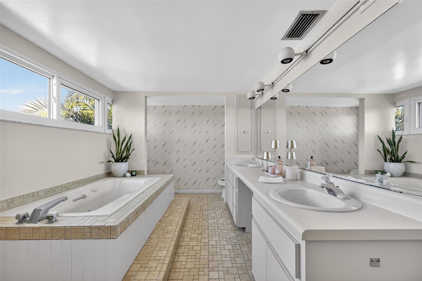 5 Piece Primary En Suite Bathroom