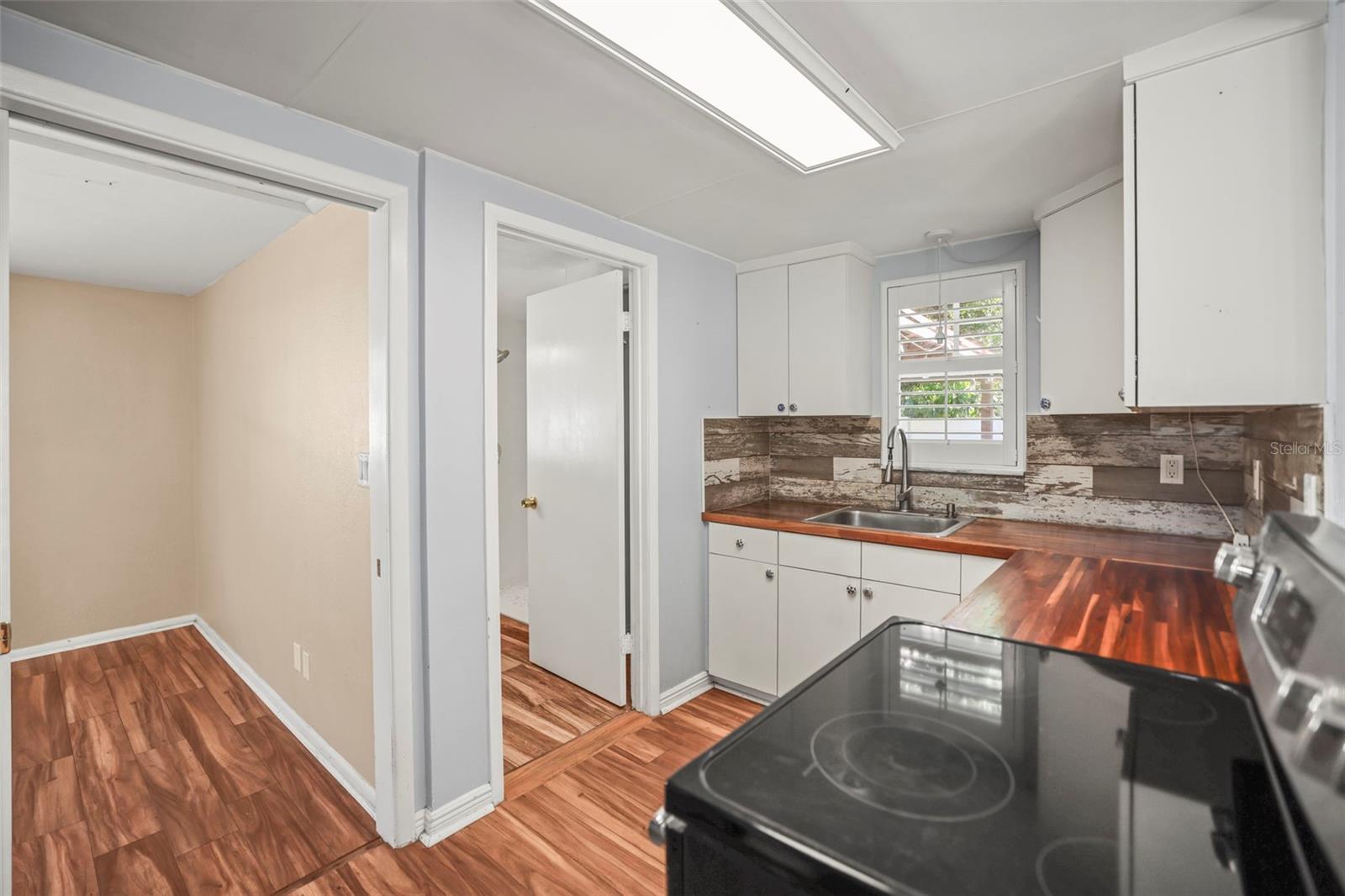 Kitchen - huge pantry