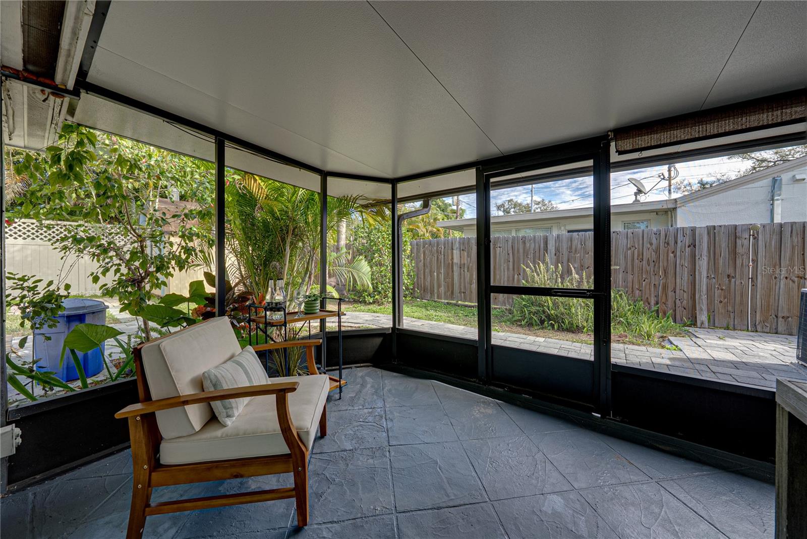 Side Covered Screened Lanai