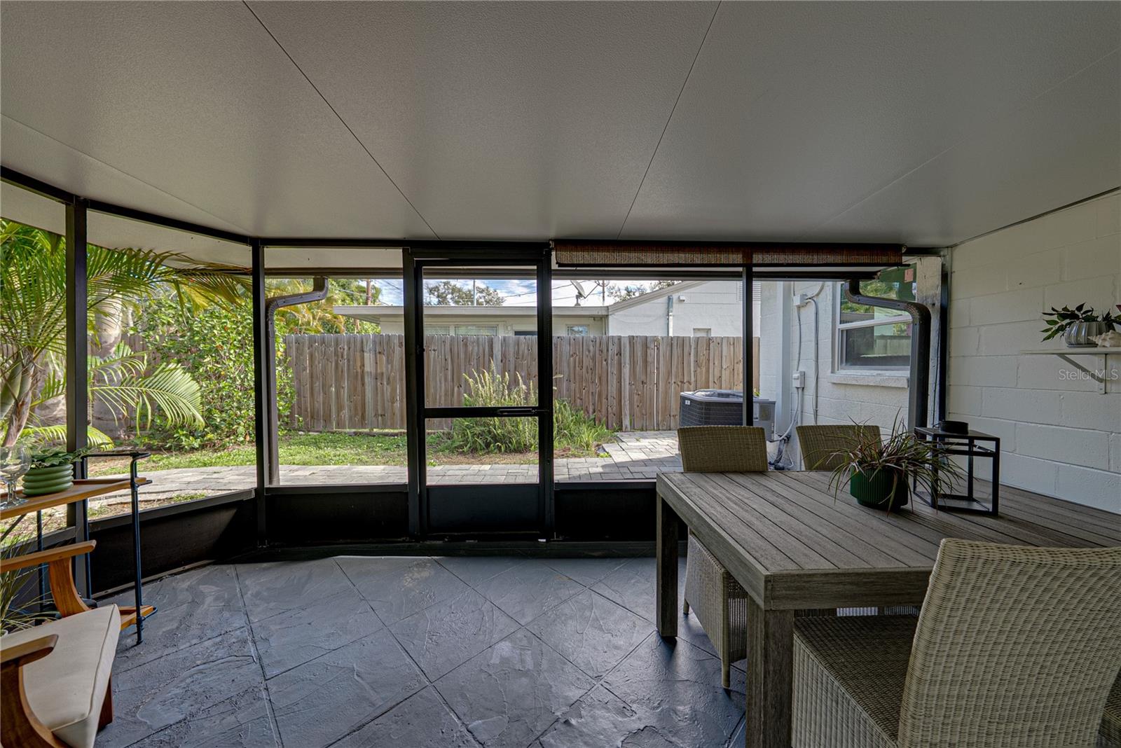 Side Covered Screened Lanai