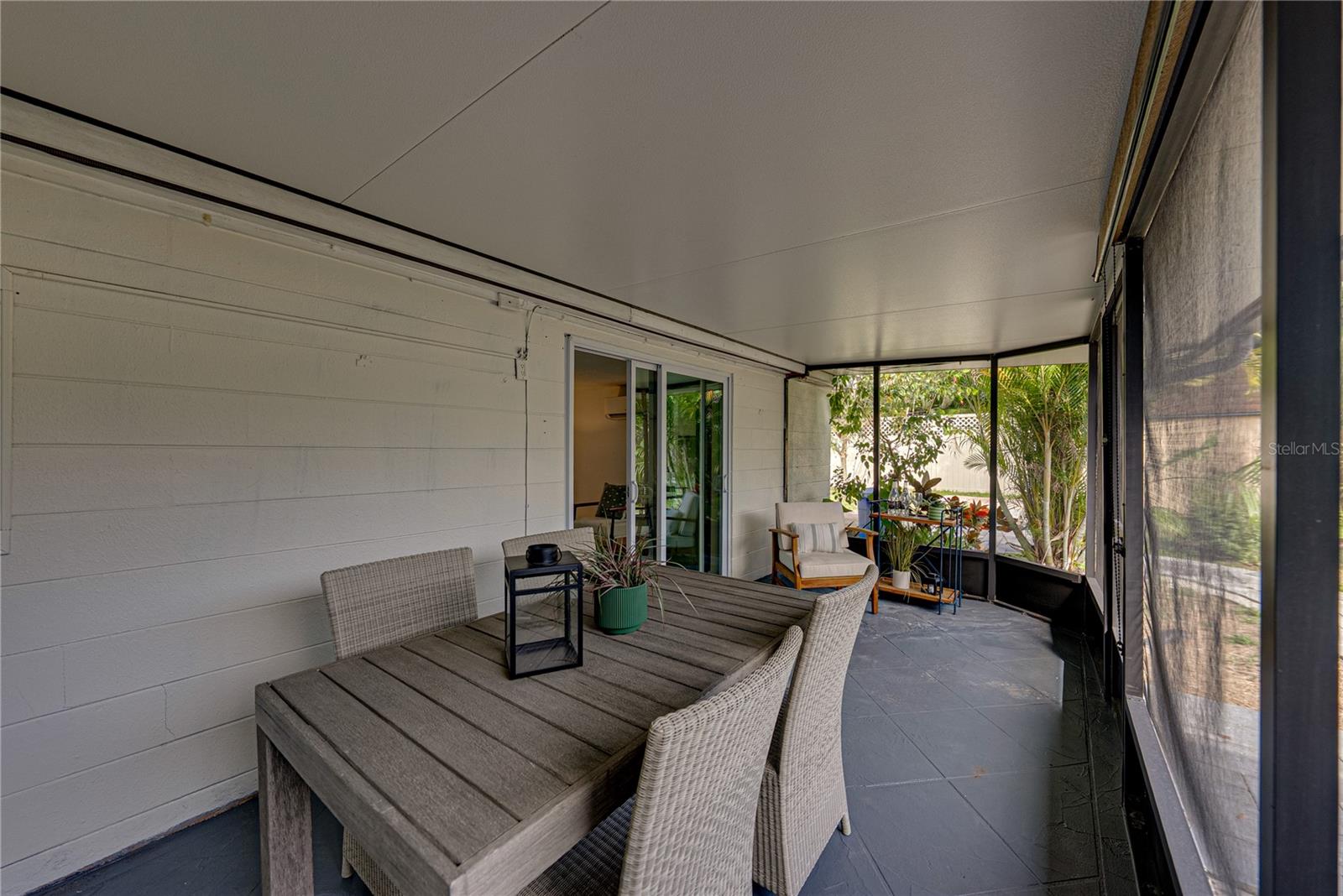 Side Covered Screened Lanai