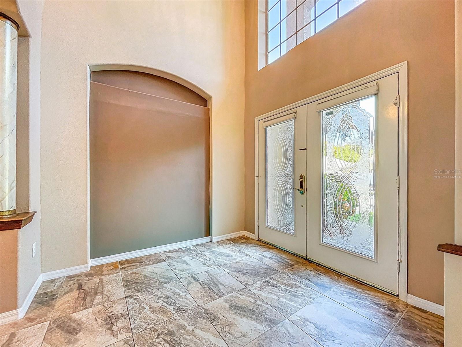 Virtually Staged / Decluttered | Foyer