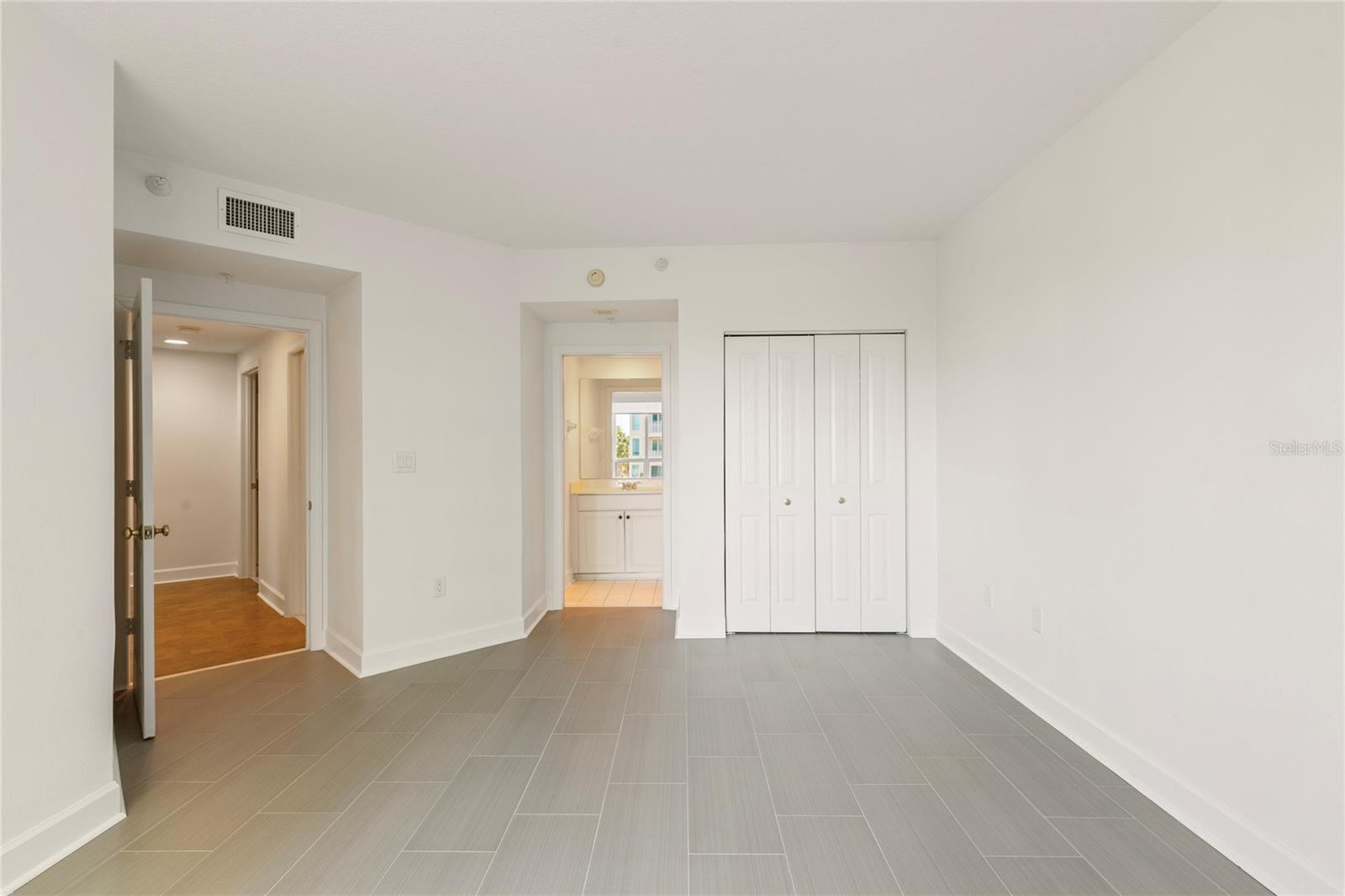 3rd Bedroom Ensuite exiting to hall and laundry room