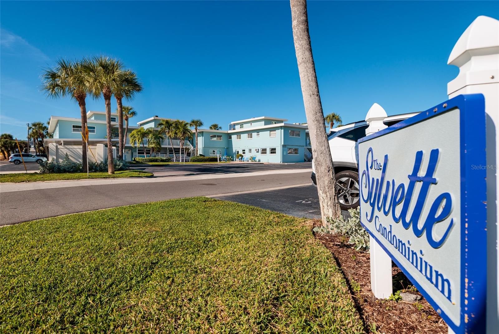 6000 bldg in Sylvette Condos. Unit 6 on upper left.