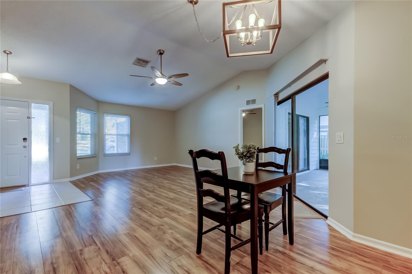 11.  Living Area (7.5' x 10.2) is Plenty Spacious for 6 Person Dinette if Desired!