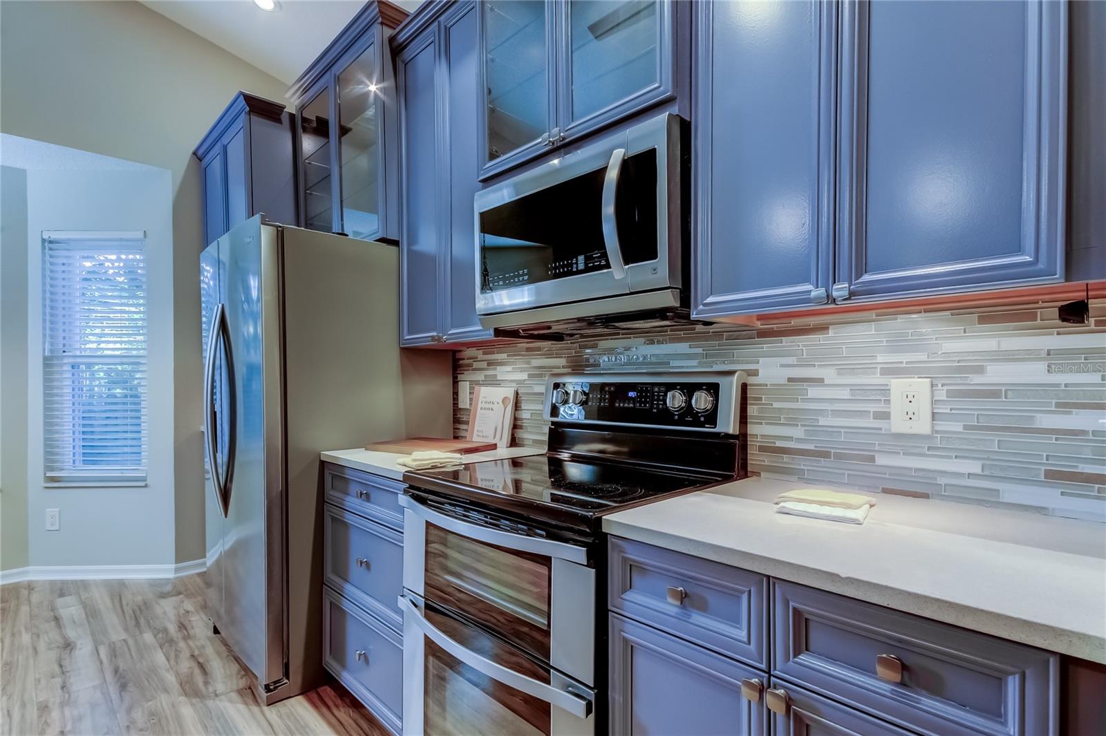 14. Fully Updated w Newer Stainless Steel Appliances, Including a DOUBLE OVEN  (11 ft x 15.6 ft)!!