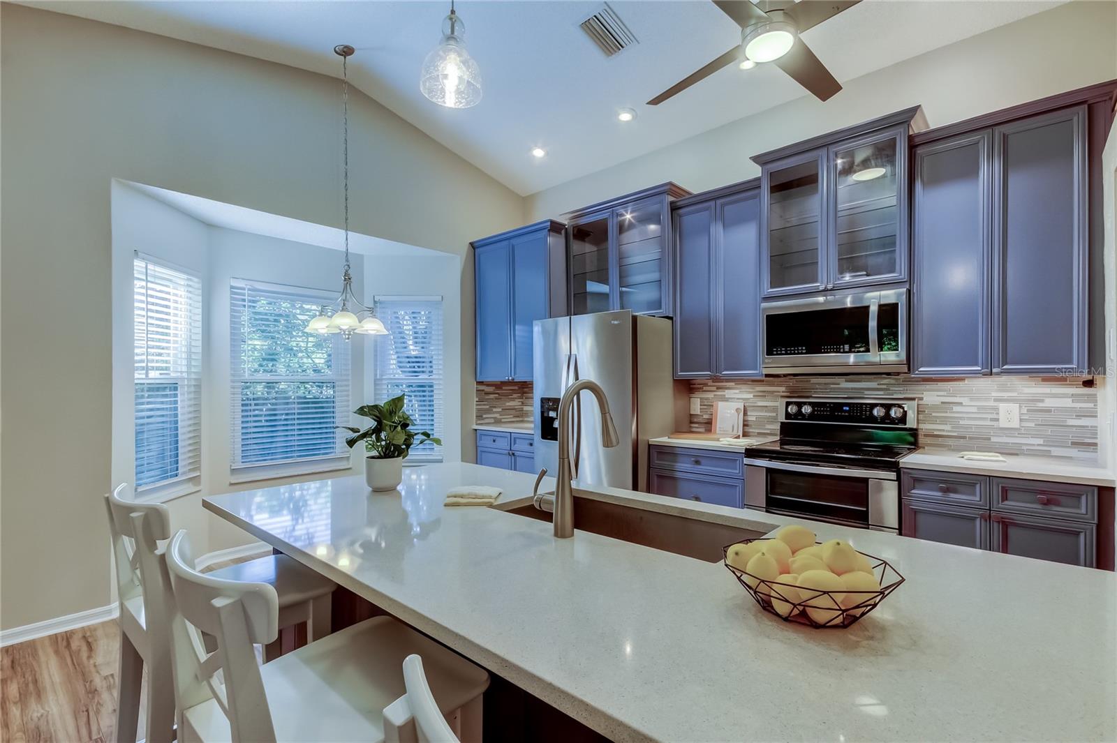 15. Quartz Counters, Under Cab Lights, Eat In Area, Farmhouse Sink, 10' Vaulted Ceiling.. (11 ft x 15.6 ft)!!