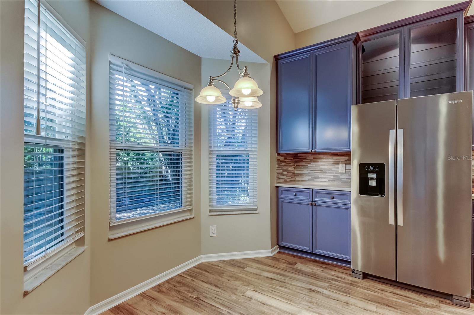 17. Eat In Space (4.9' x 8.3') Embraced w Bay Windows Onlooking Your Private Backyard!!