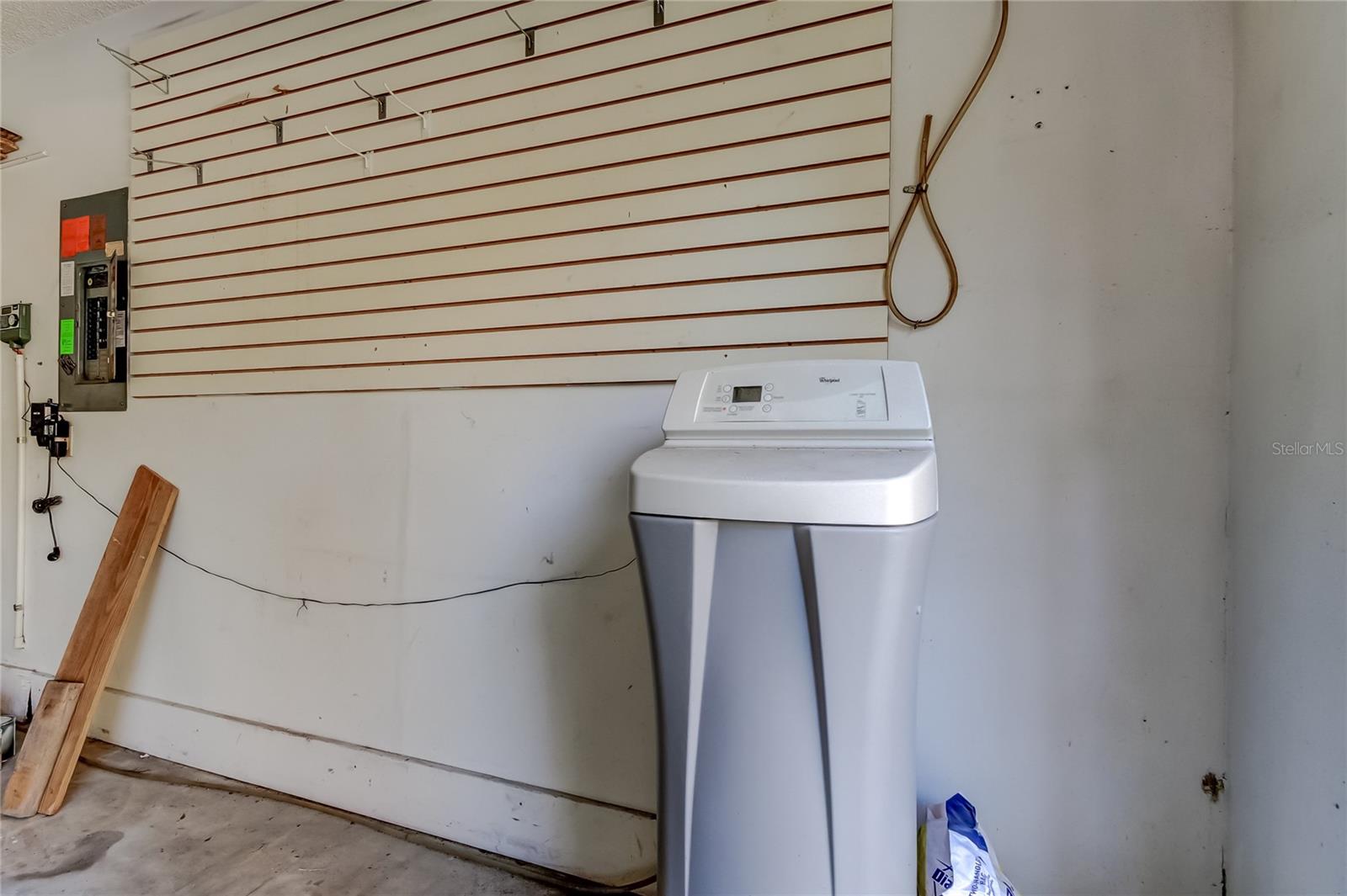 56. Salt System Water Softner!! Less Hard Water Stains in Sinks, Tub, Shower!