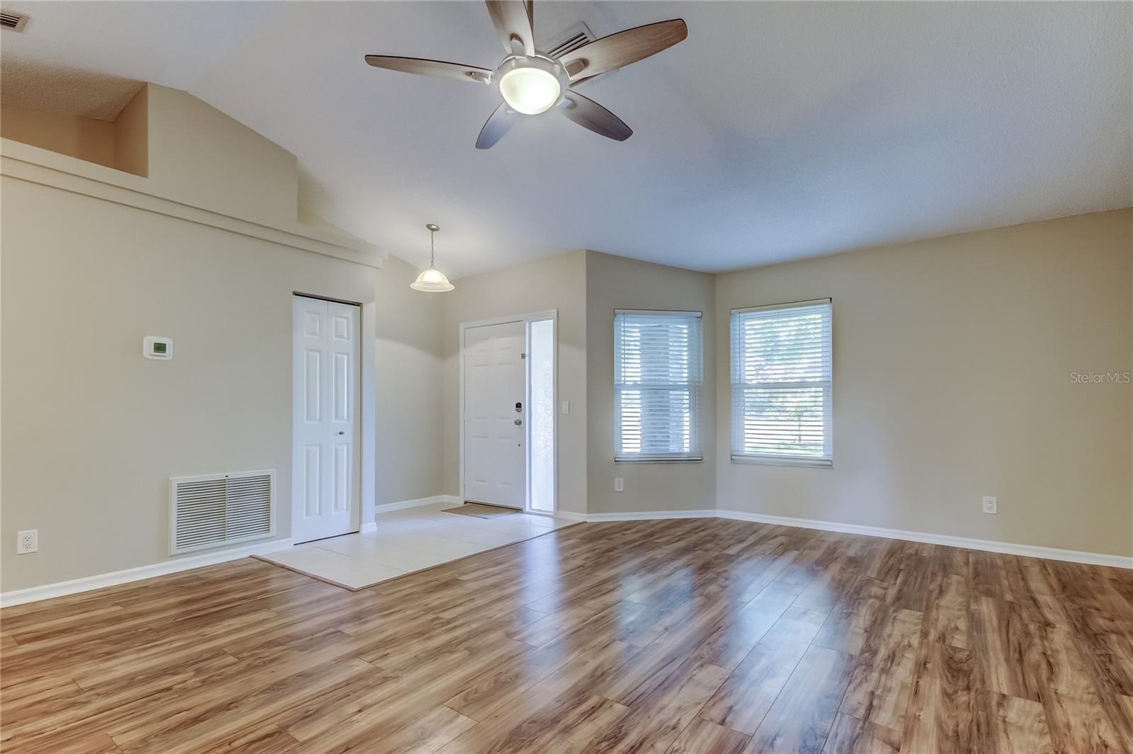 8. Front Living Area is Light, Bright, Spacious.. w 10' Vaulted Ceilings!  (17.8 ft x 17.8 ft)