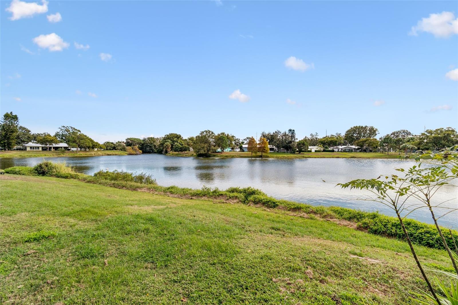 92' of lakefront living