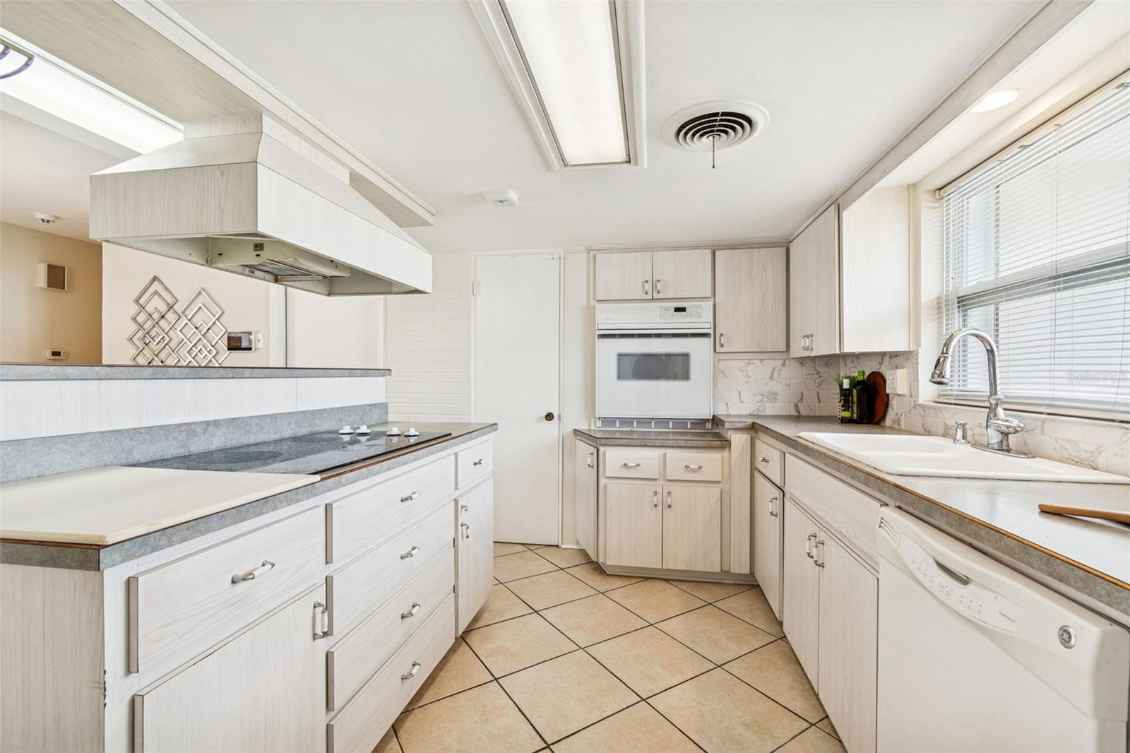 Tons of storage and open plan kitchen, including pantry