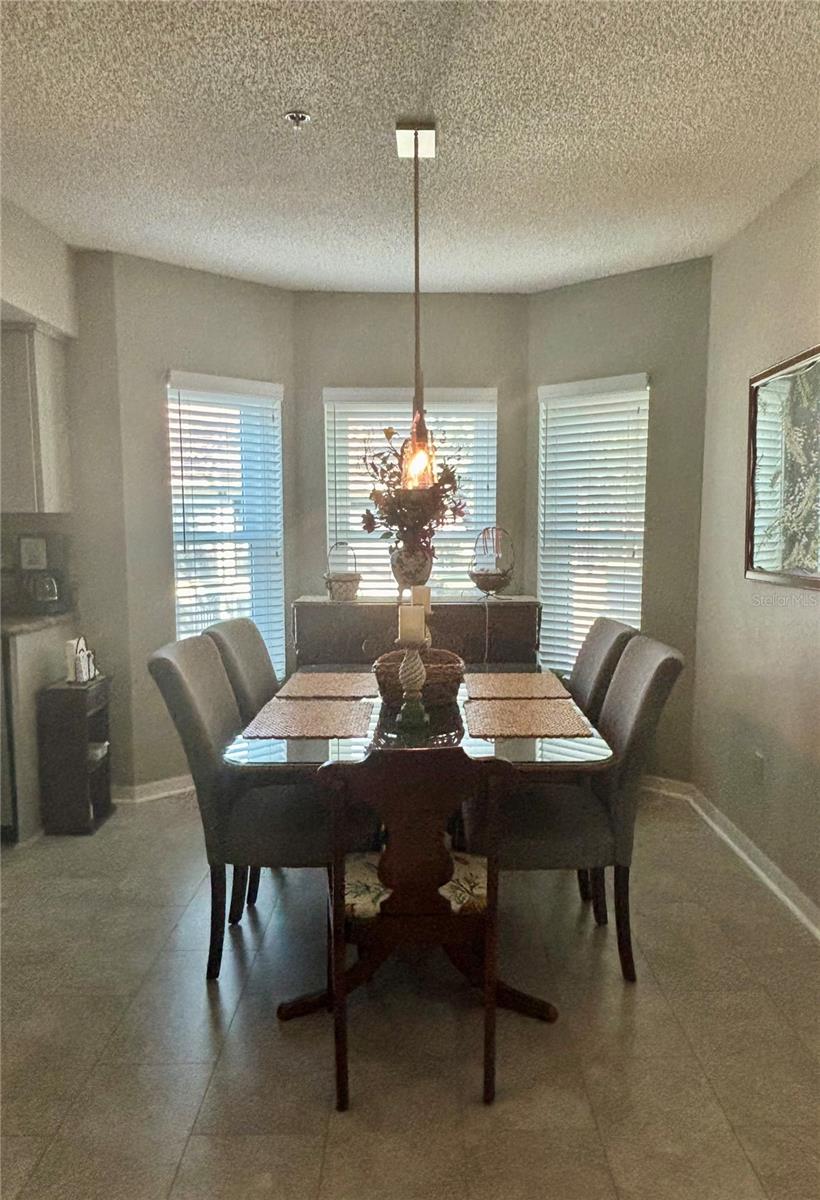 Cozy dining room, conveniently located right next to the kitchen!