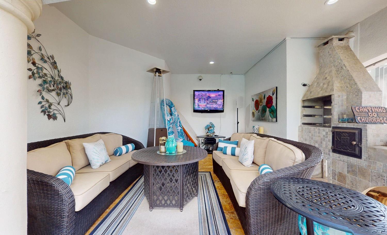 1st Floor Outdoor Kitchen with Bar