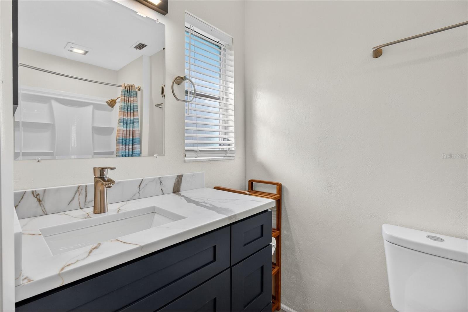 Large bedroom with a nice closet