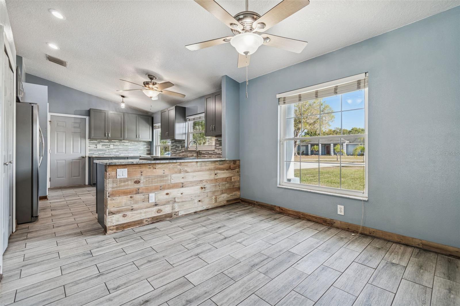 dining/kitchen combo