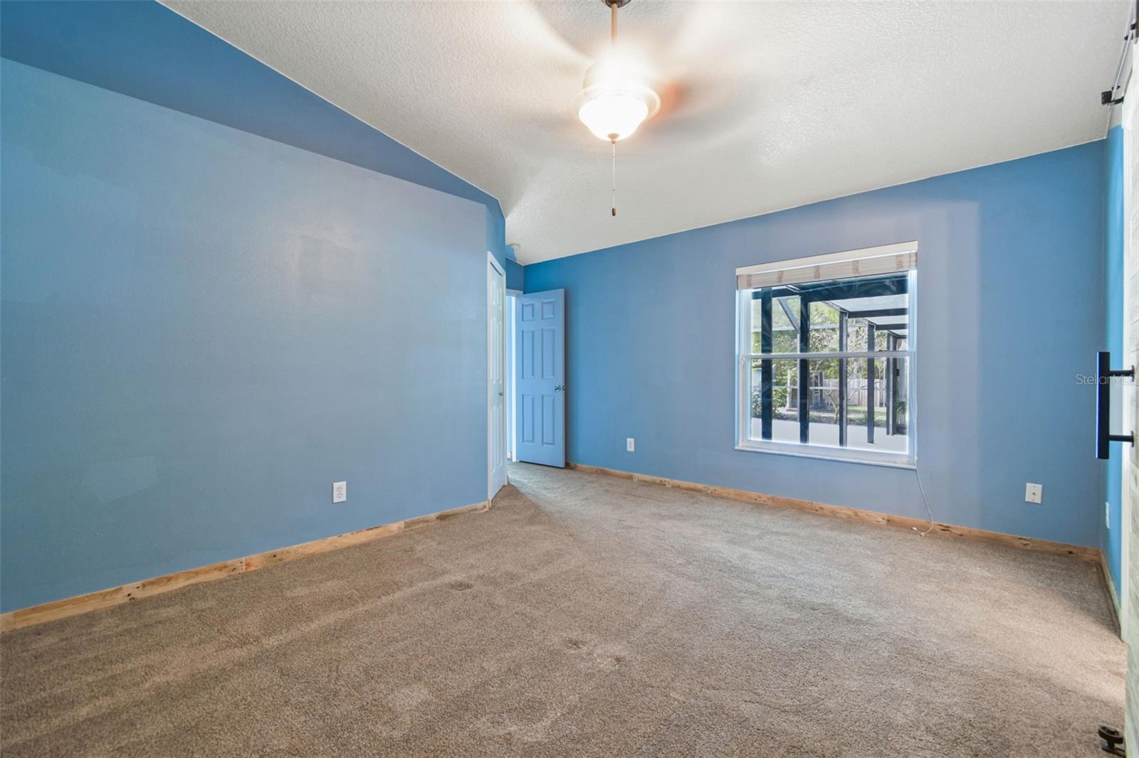 primary/master bedroom