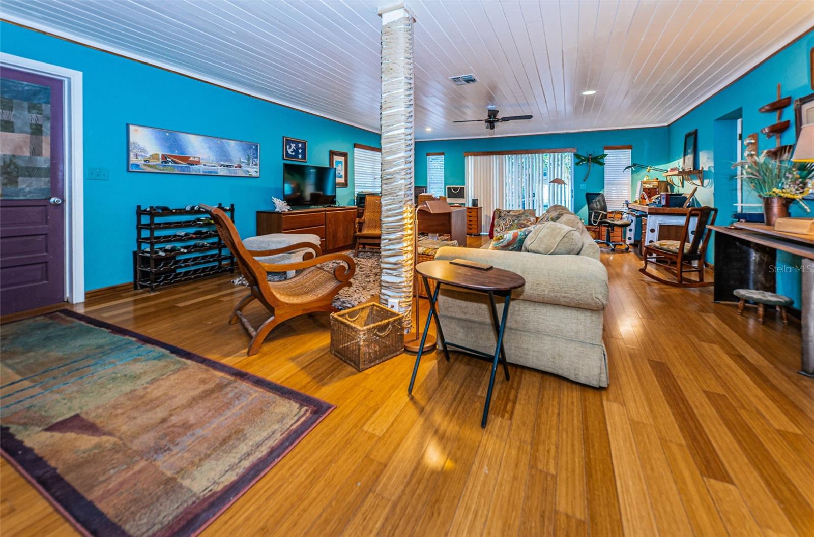 Huge family room/game room/ den.