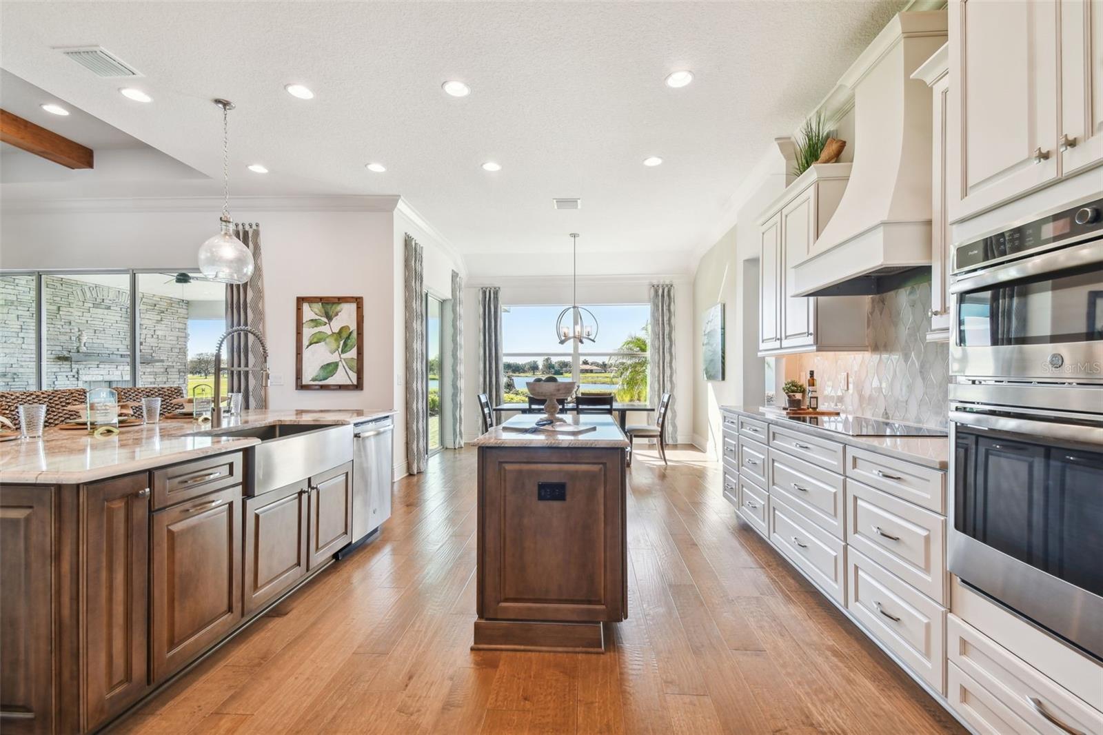 Gourmet Kitchen with Double Oven, Cooktop and Hood!