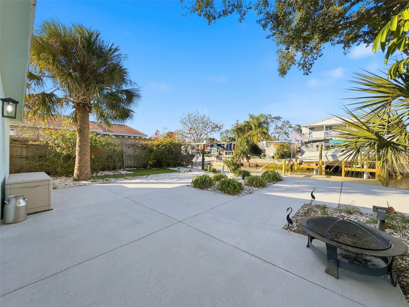 LOOK AT ALL THIS SPACE