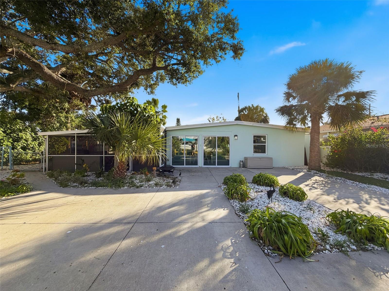 I SEE MANY HOURS OF ENTERTAINING HERE.