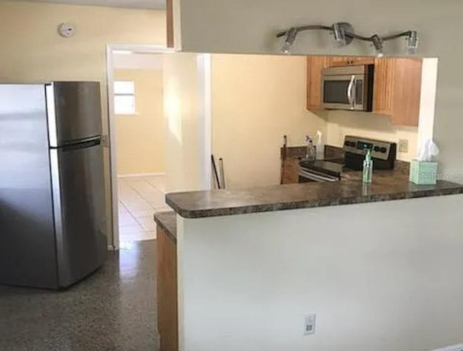 Kitchen with brerakfast bar