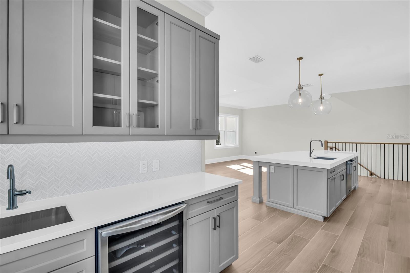 Build in wet bar with beverage chiller