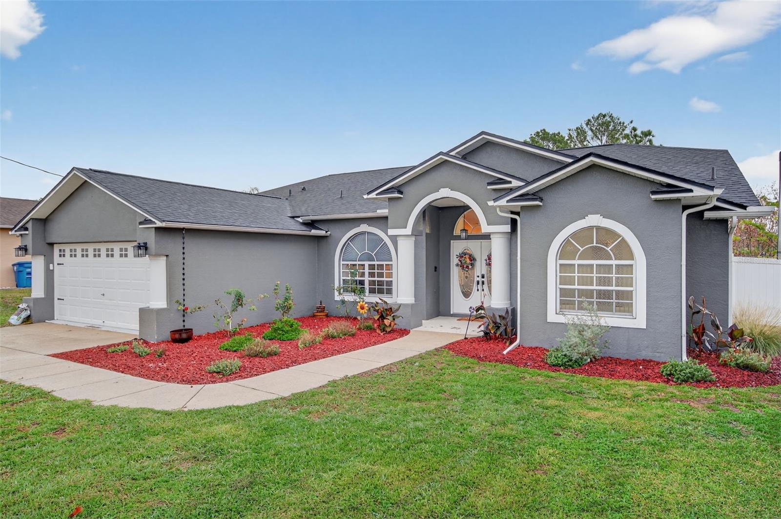 Beautifully landscaped yard!