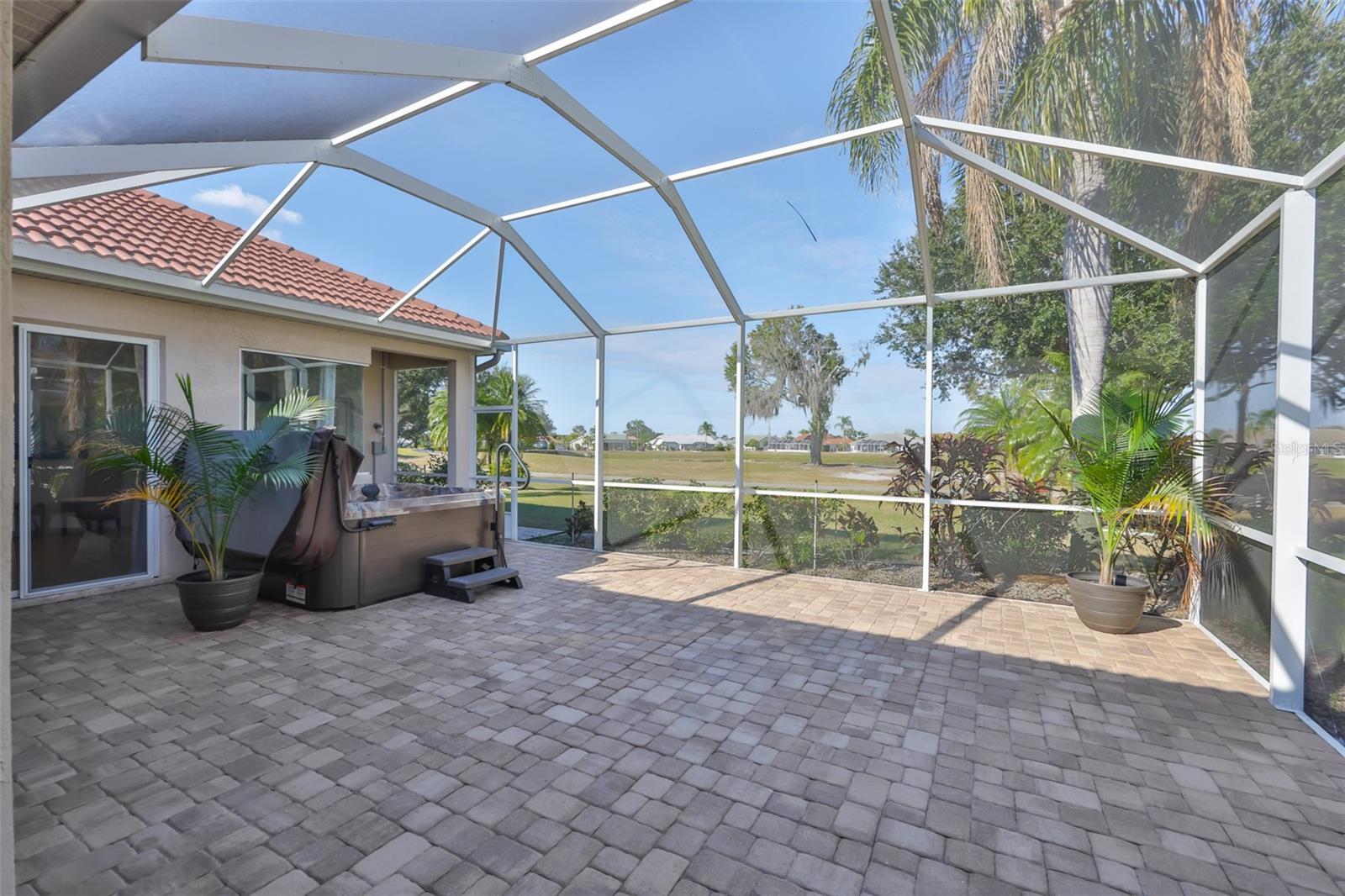 New Extended Screened Lanai Enclosure 2025, New State-of -the-Art Hot Tub, Renaissance Golf Course & Pond View