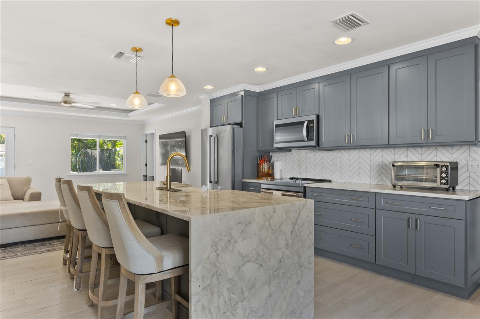 Kitchen with dry bar